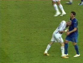 Klik untuk bermain sundul dada bersama Zinedin Zidane!