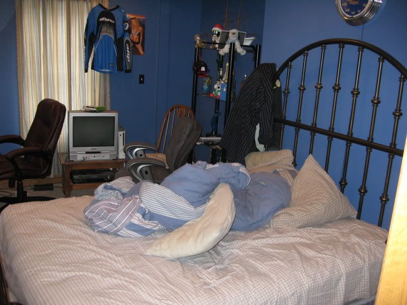 http://i82.photobucket.com/albums/j259/schuman2003/bedroom001.jpg