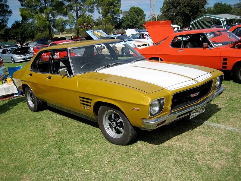 1971-1974_Holden_HQ_Monaro_GTS_sedan_01.jpg