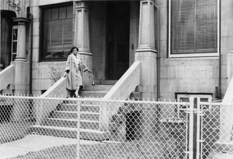 LilwLouistrumpetatE41stStwhenIvisitedherinChicago-1962.jpg