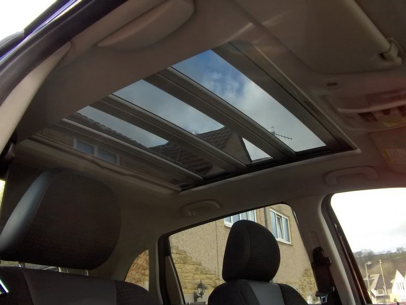 B200CDi-PanoramicRoof.jpg