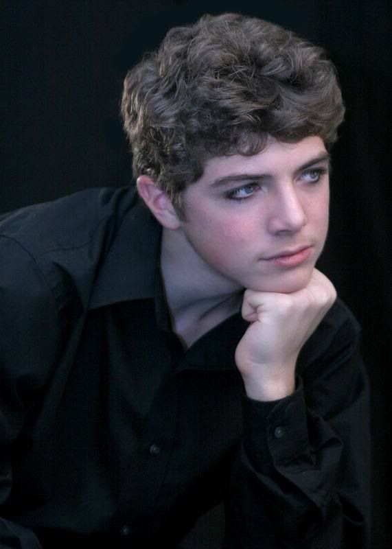 IMAGE: http://i82.photobucket.com/albums/j276/forbiggs/Headshots/ResizeofPS_head055.jpg