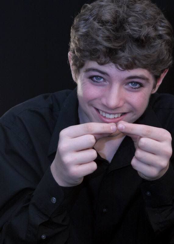 IMAGE: http://i82.photobucket.com/albums/j276/forbiggs/Headshots/ResizeofPS_head062.jpg