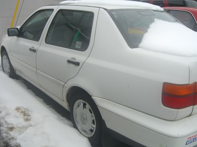 http://i82.photobucket.com/albums/j277/fox88nick_2006/jetta7.jpg