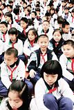Китайские школьники-пионеры: в галстуках и в форме