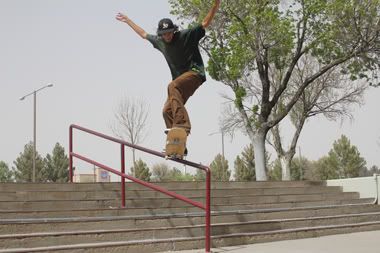 Rudy Garcia front salad grind,learn to skateboard,kickflip