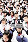 Китайские школьники-пионеры: в галстуках и в форме
